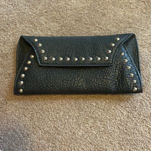 Black clutch